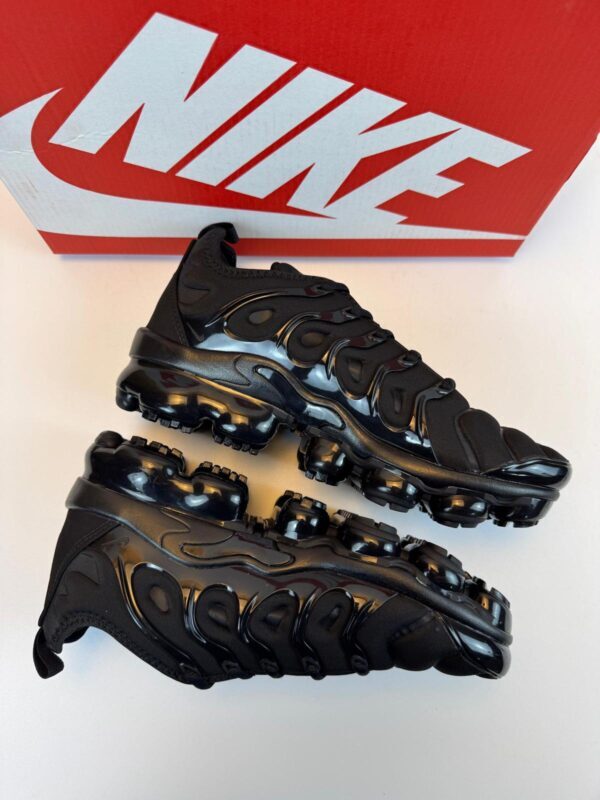 Nike AIR VAPORMAX PLUS TN crne