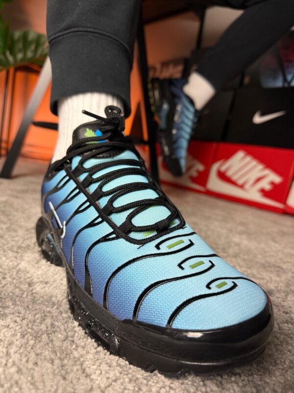 Nike AIR MAX PLUS TN BLUE Gradient