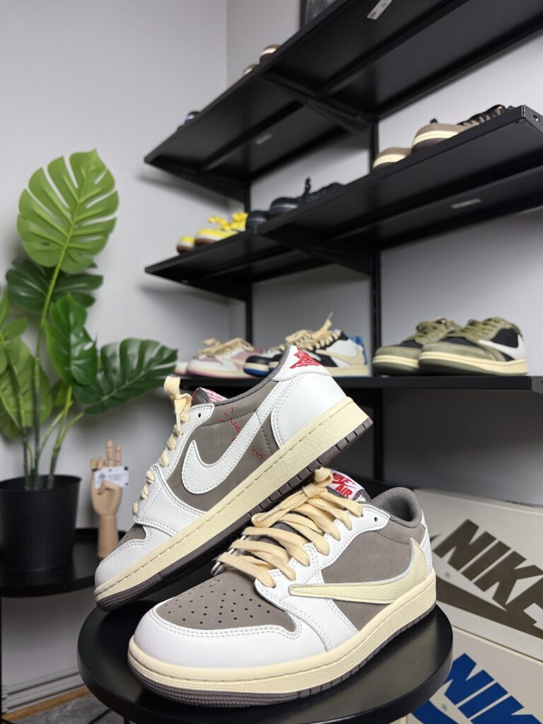 Jordan Travis Scott Light Mocha