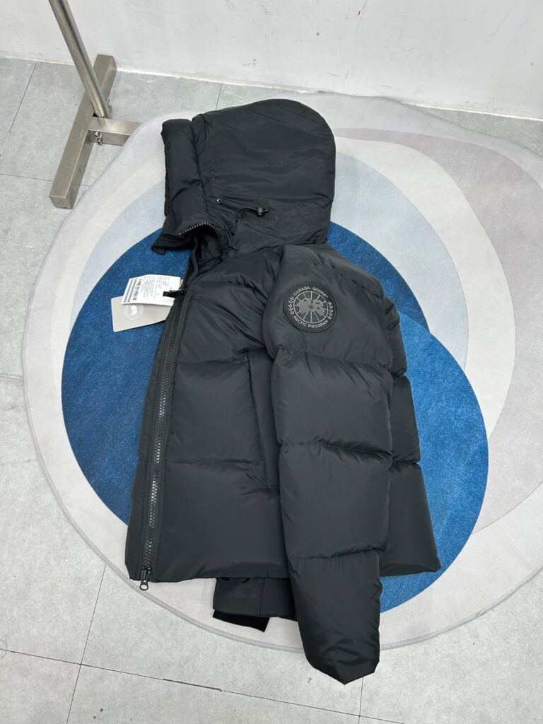 Canada Goose hooded zip puffer jacket