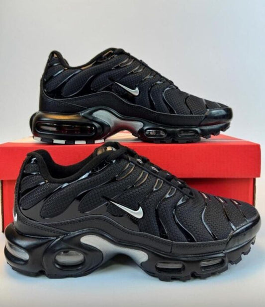 Nike AIR MAX PLUS BLACK TN bijeli nike logo